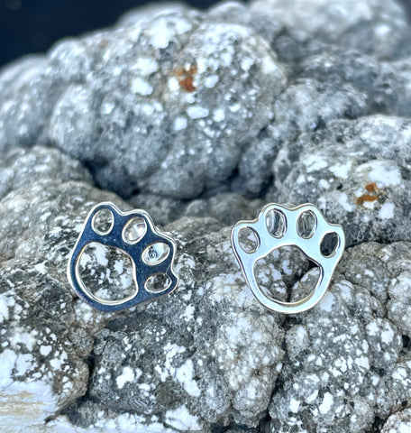 Celebrate your love for pets with these adorable sterling silver paw print earrings! Crafted with precision and care, these earrings feature a delicate yet sturdy paw print design, perfect for animal lovers. Whether you’re a proud pet parent or looking for a thoughtful gift for a fellow pet enthusiast, these earrings are a stylish and meaningful way to show appreciation for our furry friends. Lightweight and versatile, they make the perfect everyday accessory!