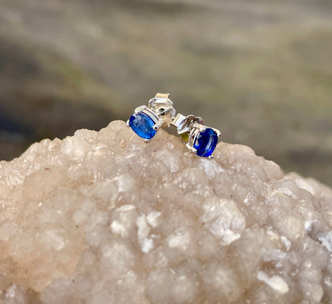 These elegant stud earrings feature deep blue Kyanite gemstones, set in sleek sterling silver (.925) for a timeless and versatile look. The natural shimmer and rich color of Kyanite make these studs a perfect choice for everyday wear or subtle sophistication. Lightweight and classic, they add a calming touch of color to any outfit.