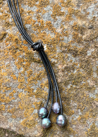 Timeless Pearl Drops Lariat Necklace in Black Leather